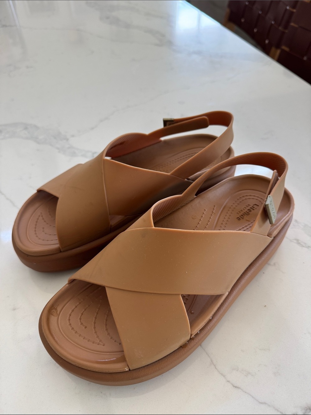 CROCS Brooklyn Women’s Tan Platform Crossover Slingback Sandals - Picture 2 of 4